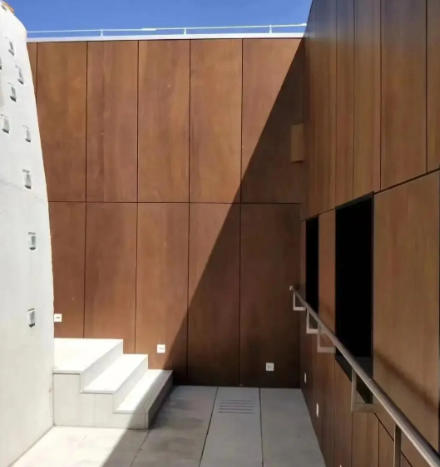 50-Year Durable High-End Protection Walls for Lu